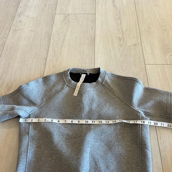 Lululemon  Cropped Short Sleeve sweatshirt size 6 - Picture 3 of 5